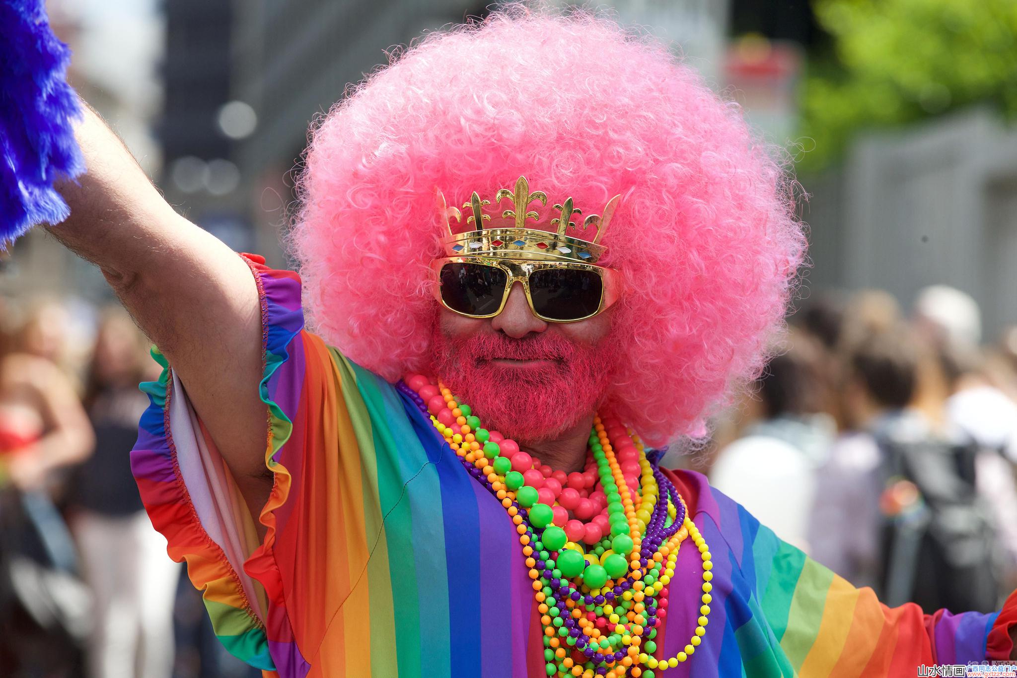 比利时民众参加同性恋大游行