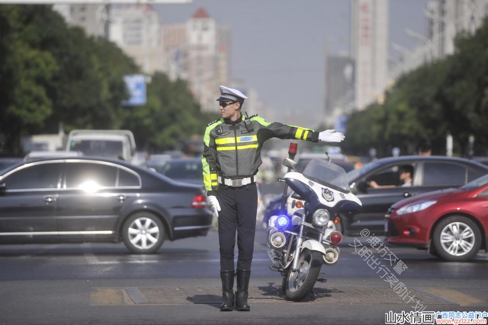 帅帅交警晒照，一夜成网红