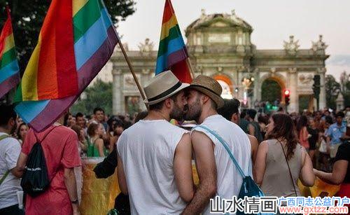 基友拉拉们在这过着快乐的生活，这是西班牙，同性恋天堂！