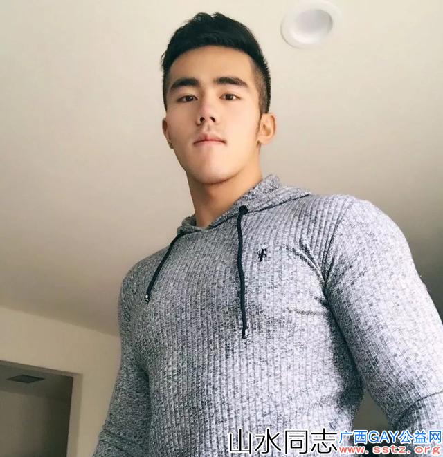 霸道总裁求婚制服男，老外们见证两男人的求婚！