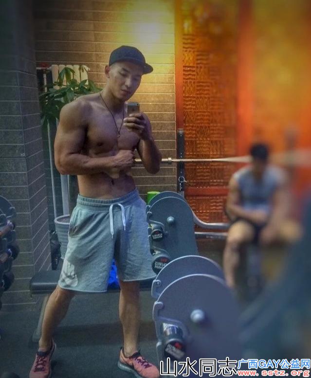 190CM北体大鼻子体育生刘佳萌，做健身私教的他实力强大