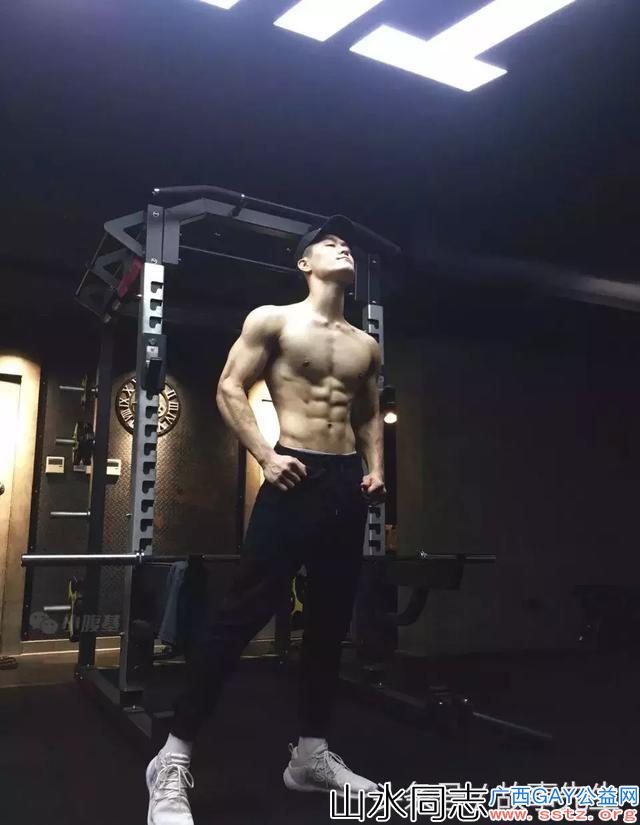 广东180大肌肉帅哥！健身教练居然是模特！