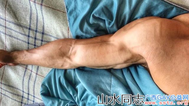 他是谢梓秋御用男模，这肉体太有欲望了