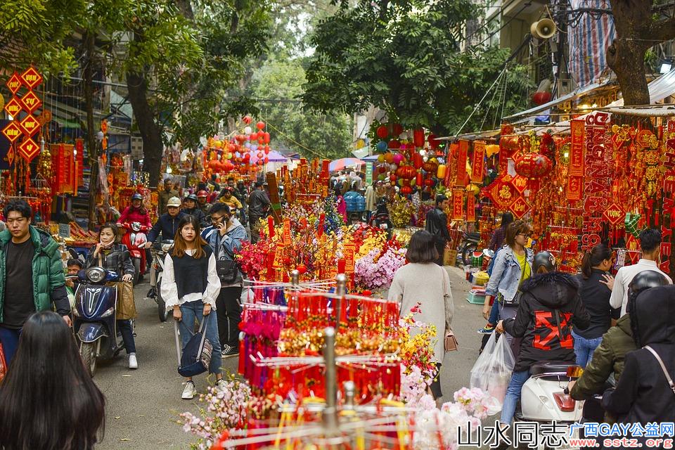 春节各地传统风俗：正月初一，开门接春纳百福，辞旧迎新贺新年